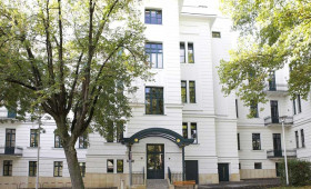 the-school-building-of-amadeus