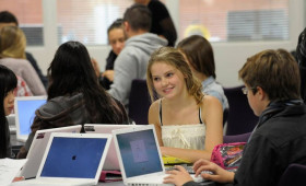 Entrevista con un estudiante de ACS Cobham International School1742898560