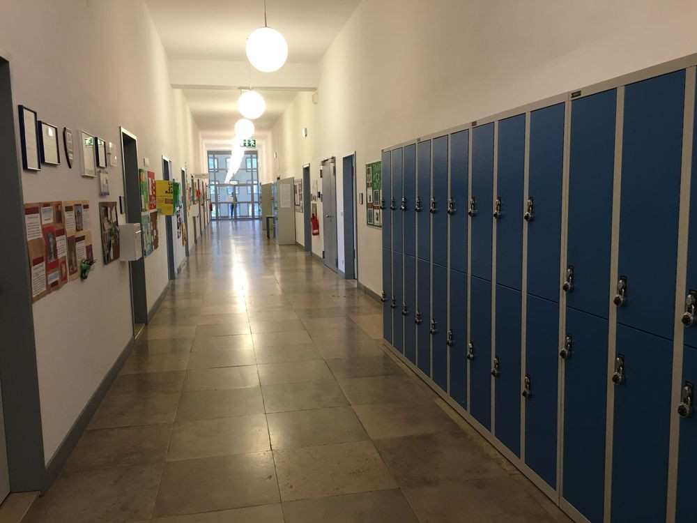 Школьный коридор BBIS